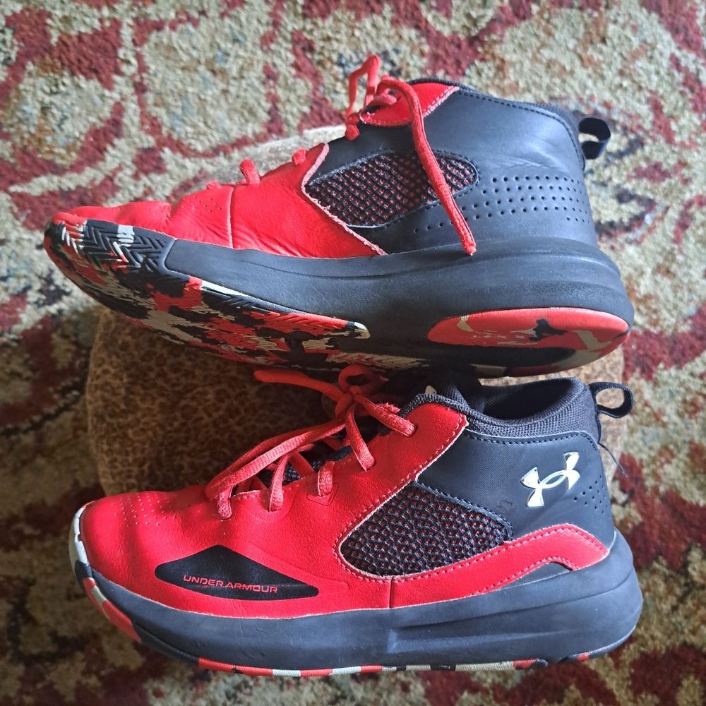 EUC Under Armour Lock Down 5 Youth Red and Black Athletic/BB Shoes  5 1/2